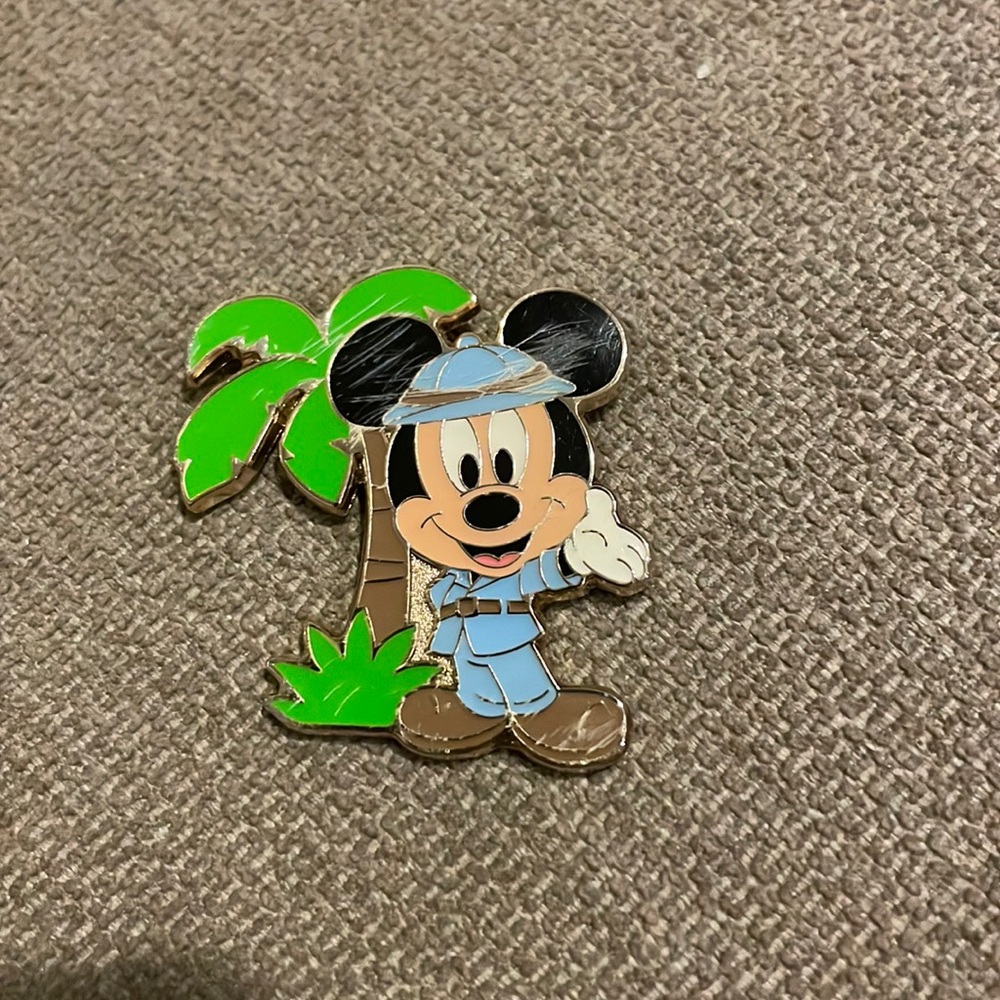 Mickey Mouse Tokyo Disneyland Jungle Safari Game Prize Disney Pin